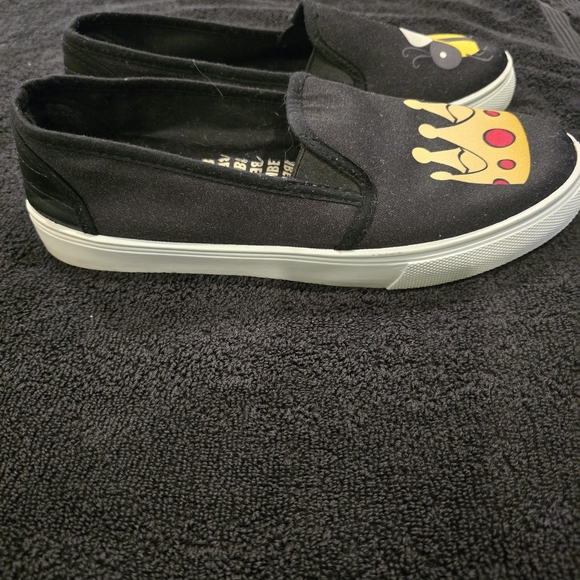Hashtag Queen Bee Black Slip-On Shoes with Crown & Bee Graphics Size 11 - Picture 2 of 5